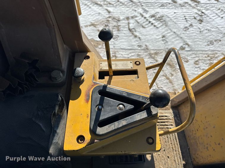 image for item DH9760 1986 Caterpillar 943 track loader