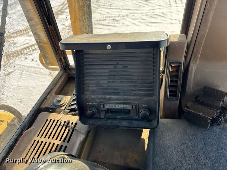 image for item DH9760 1986 Caterpillar 943 track loader