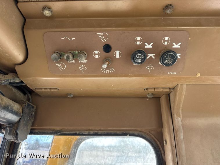 image for item DH9760 1986 Caterpillar 943 track loader