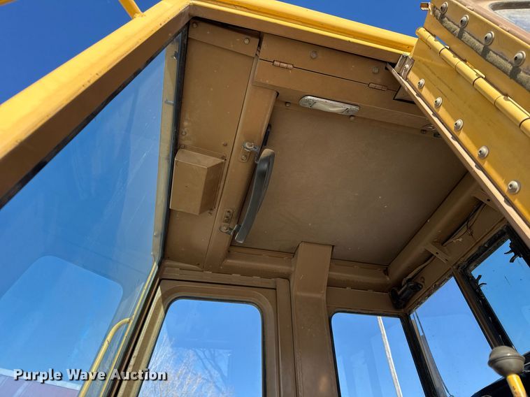 image for item DH9760 1986 Caterpillar 943 track loader