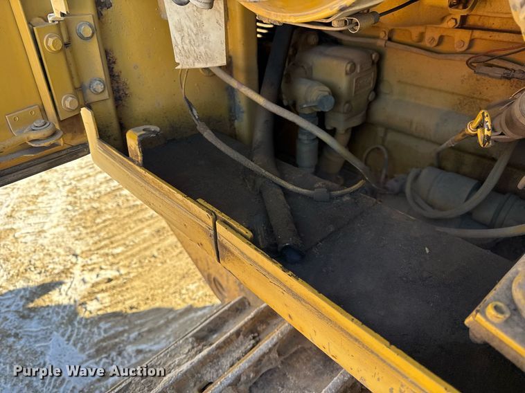 image for item DH9760 1986 Caterpillar 943 track loader