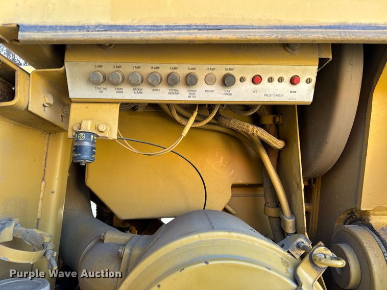 image for item DH9760 1986 Caterpillar 943 track loader