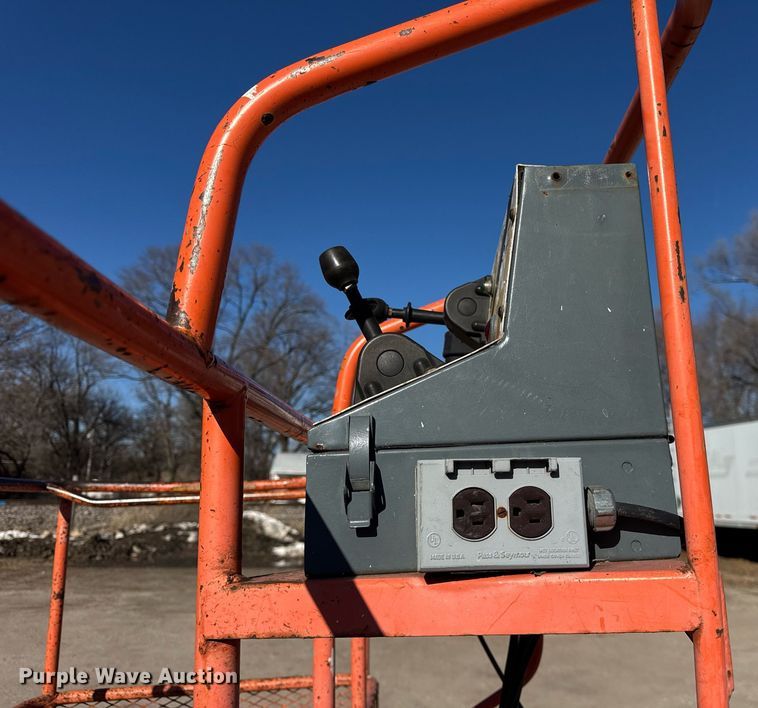 image for item DH9788 1999 JLG 80HX boom lift