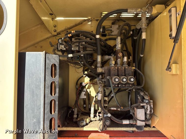 image for item DH9788 1999 JLG 80HX boom lift