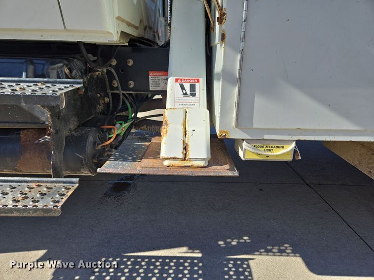 image for item DH9794 2008 International 4300 SBA 4X2 digger derrick truck