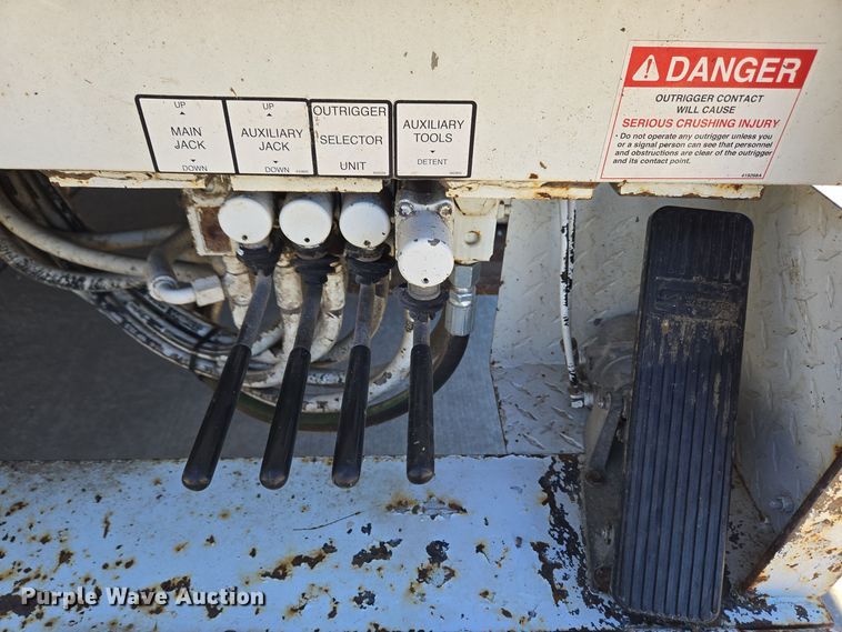 image for item DH9794 2008 International 4300 SBA 4X2 digger derrick truck