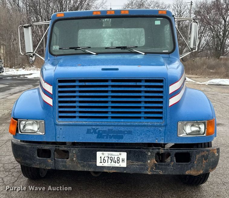 image for item DH9796 1995 International 4700 hook lift truck