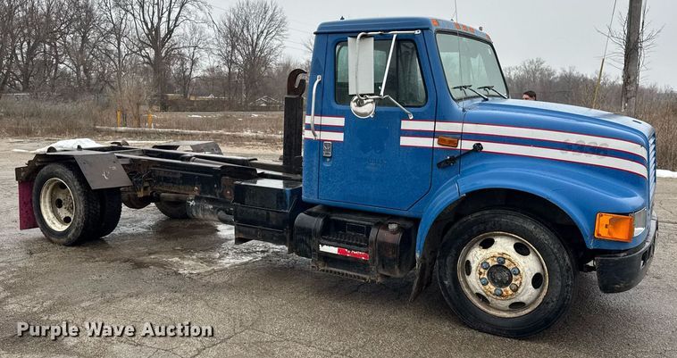 image for item DH9796 1995 International 4700 hook lift truck