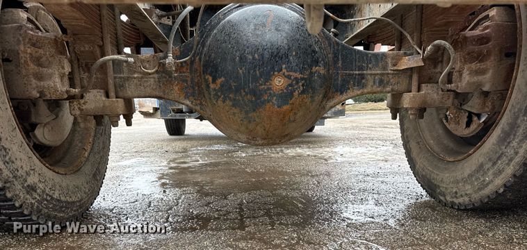 image for item DH9796 1995 International 4700 hook lift truck