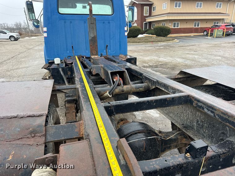 image for item DH9796 1995 International 4700 hook lift truck