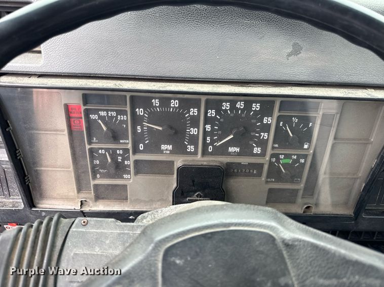 image for item DH9796 1995 International 4700 hook lift truck