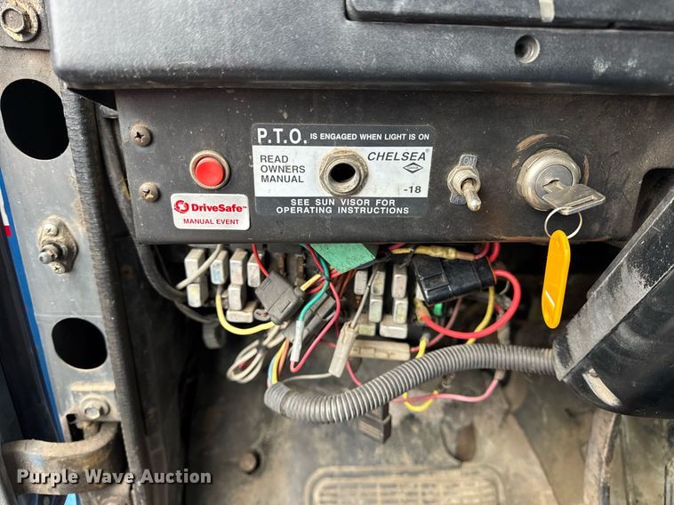 image for item DH9796 1995 International 4700 hook lift truck