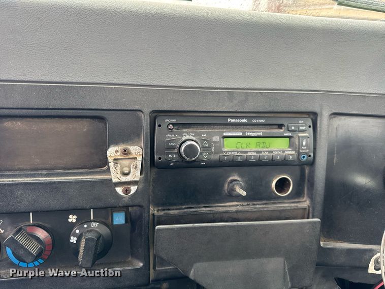 image for item DH9796 1995 International 4700 hook lift truck