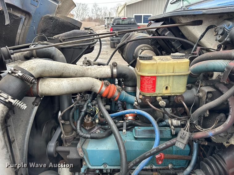 image for item DH9796 1995 International 4700 hook lift truck