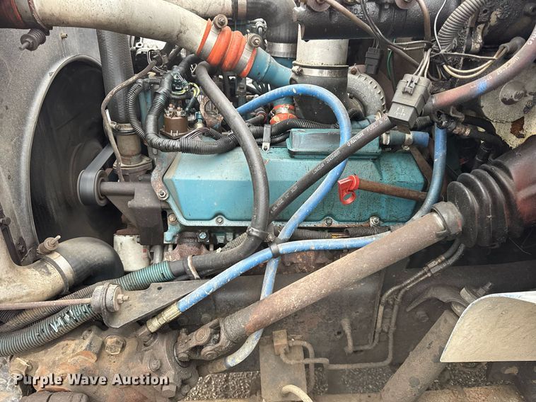 image for item DH9796 1995 International 4700 hook lift truck