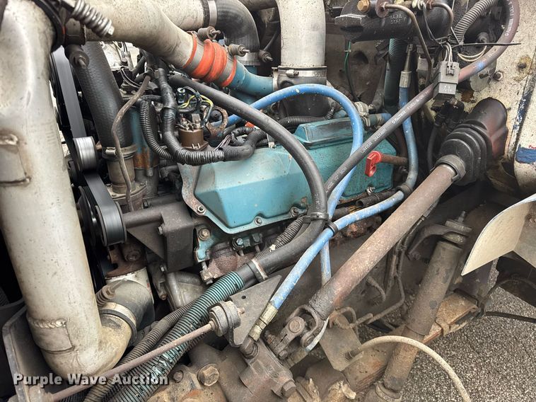 image for item DH9796 1995 International 4700 hook lift truck