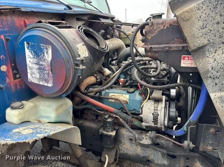 image for item DH9796 1995 International 4700 hook lift truck