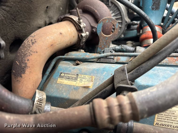 image for item DH9796 1995 International 4700 hook lift truck