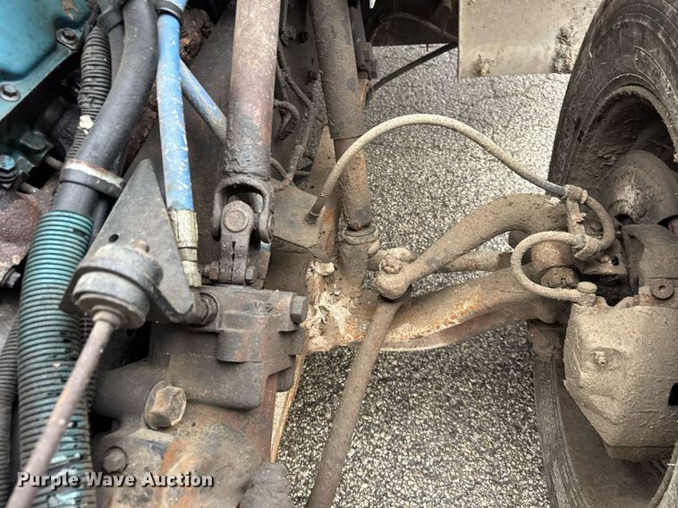 image for item DH9796 1995 International 4700 hook lift truck