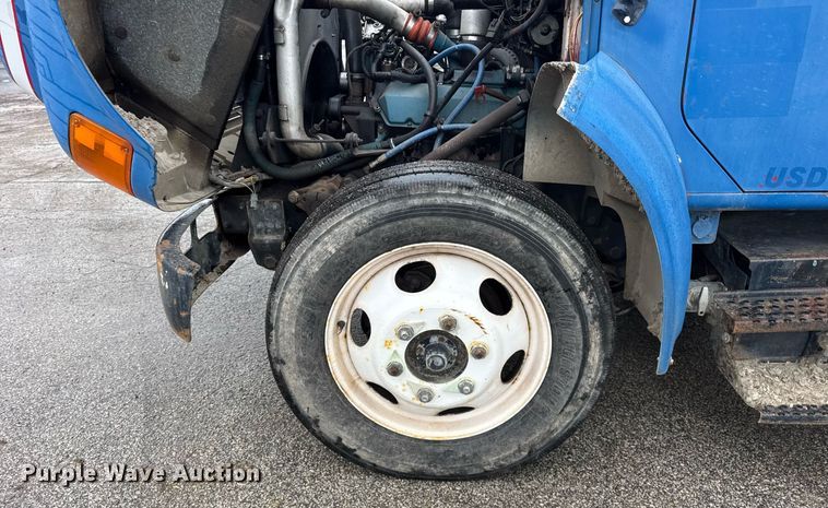 image for item DH9796 1995 International 4700 hook lift truck