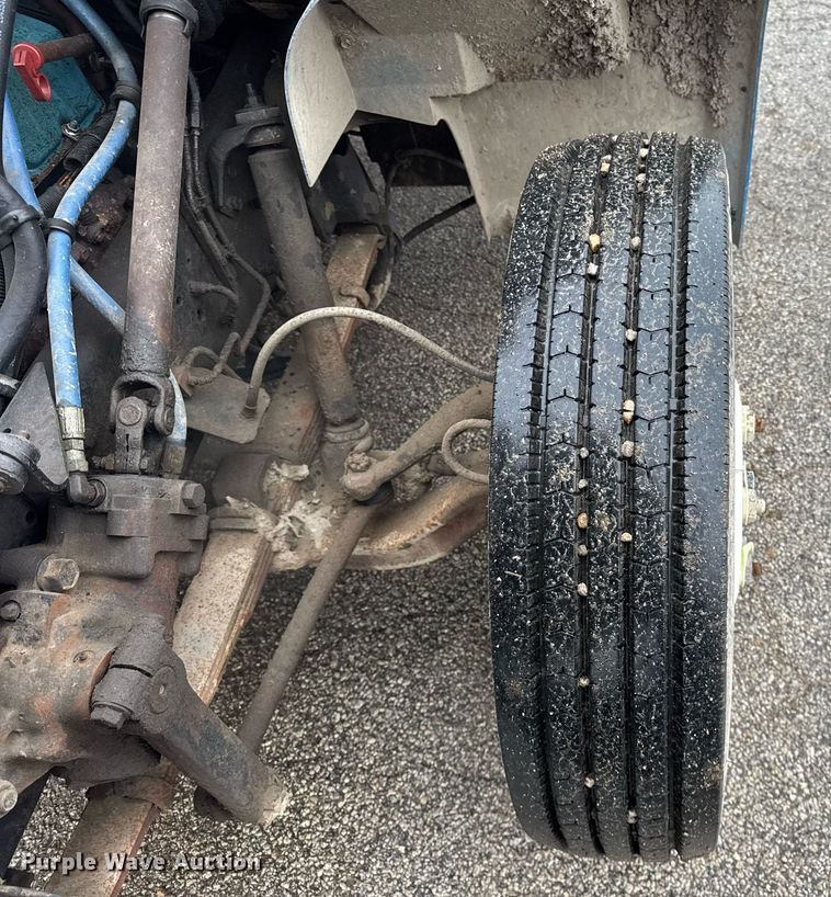 image for item DH9796 1995 International 4700 hook lift truck