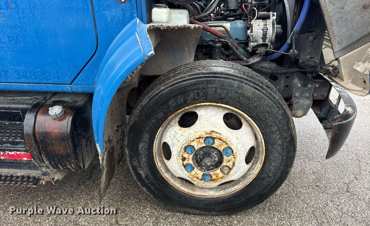 image for item DH9796 1995 International 4700 hook lift truck