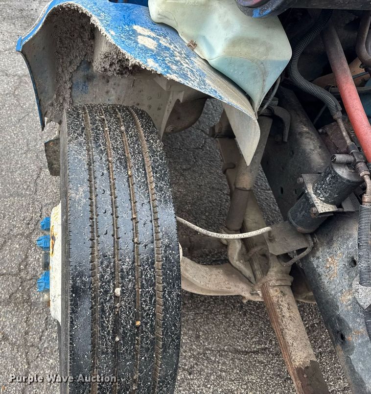 image for item DH9796 1995 International 4700 hook lift truck