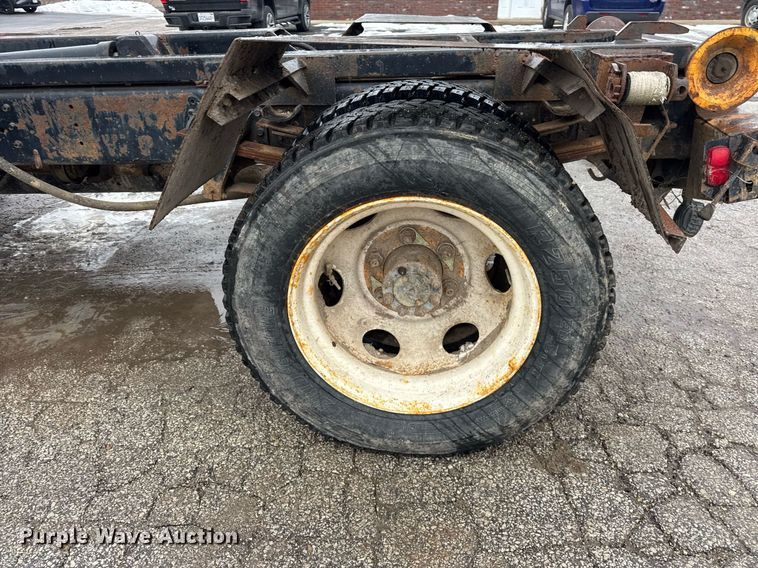 image for item DH9796 1995 International 4700 hook lift truck