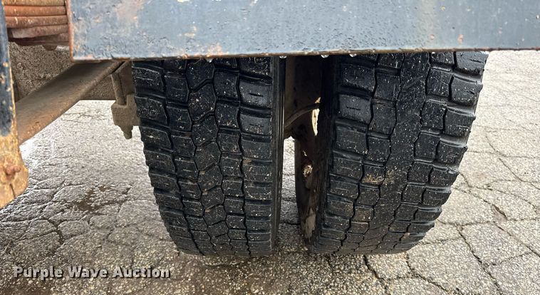 image for item DH9796 1995 International 4700 hook lift truck