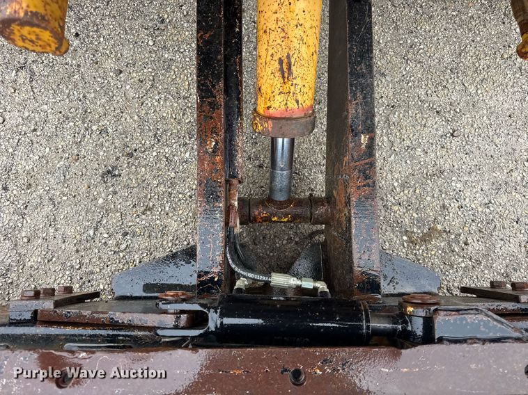 image for item DH9799 2001 Vermeer V120 trencher