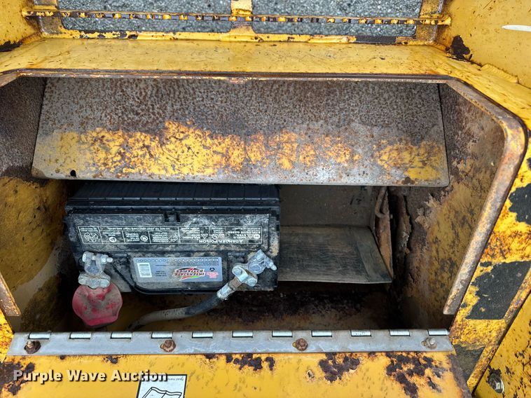 image for item DH9799 2001 Vermeer V120 trencher