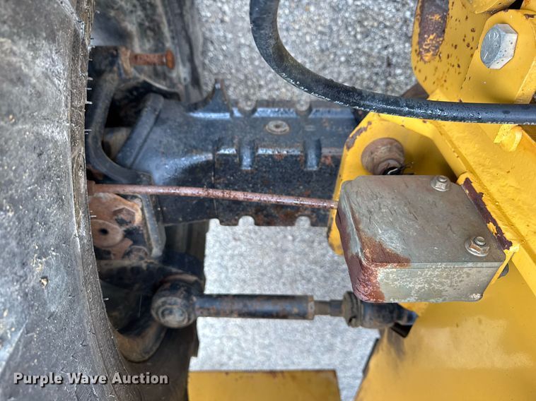 image for item DH9799 2001 Vermeer V120 trencher