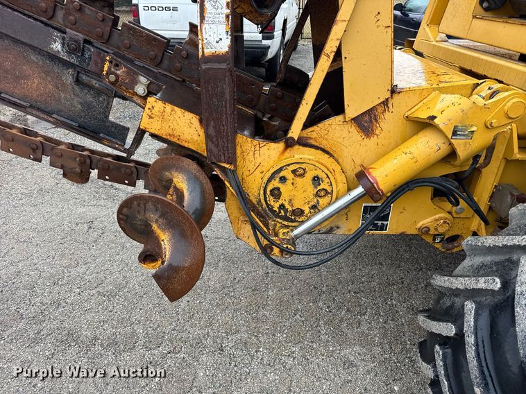 image for item DH9799 2001 Vermeer V120 trencher