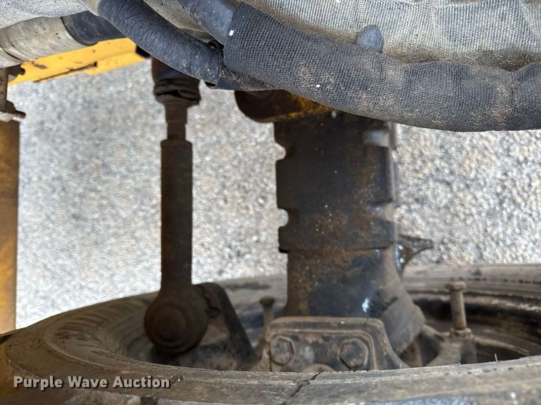 image for item DH9799 2001 Vermeer V120 trencher