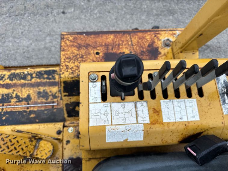 image for item DH9799 2001 Vermeer V120 trencher