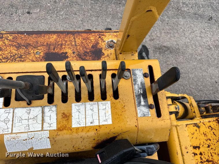 image for item DH9799 2001 Vermeer V120 trencher