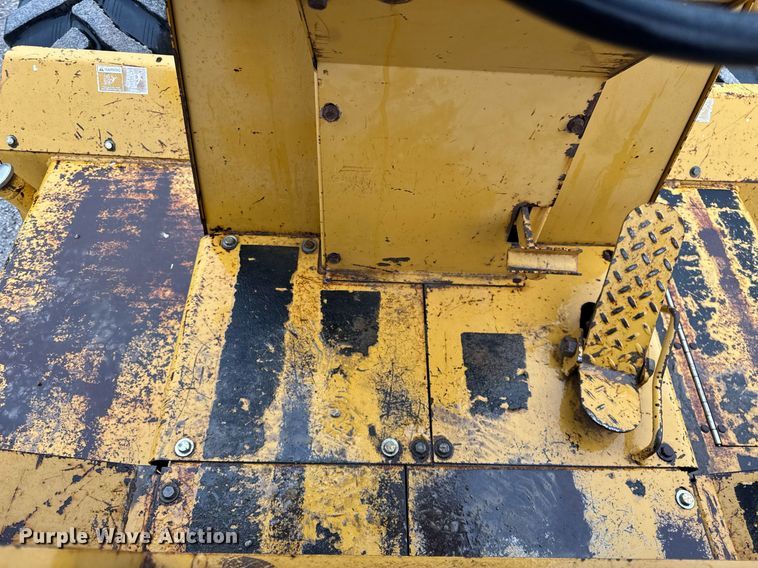 image for item DH9799 2001 Vermeer V120 trencher