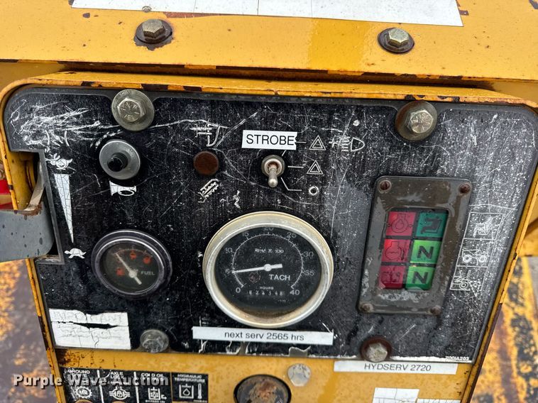 image for item DH9799 2001 Vermeer V120 trencher