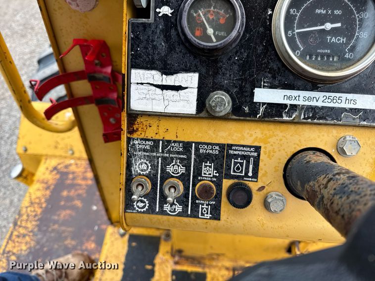 image for item DH9799 2001 Vermeer V120 trencher