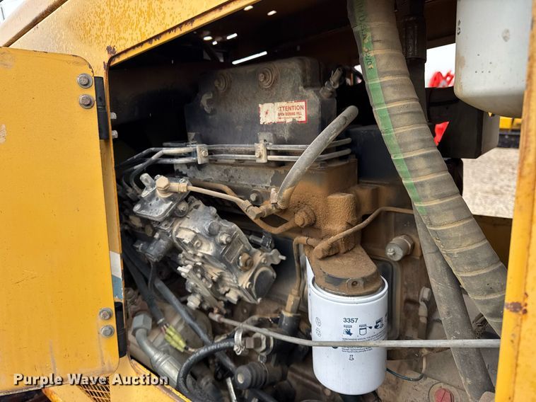 image for item DH9799 2001 Vermeer V120 trencher