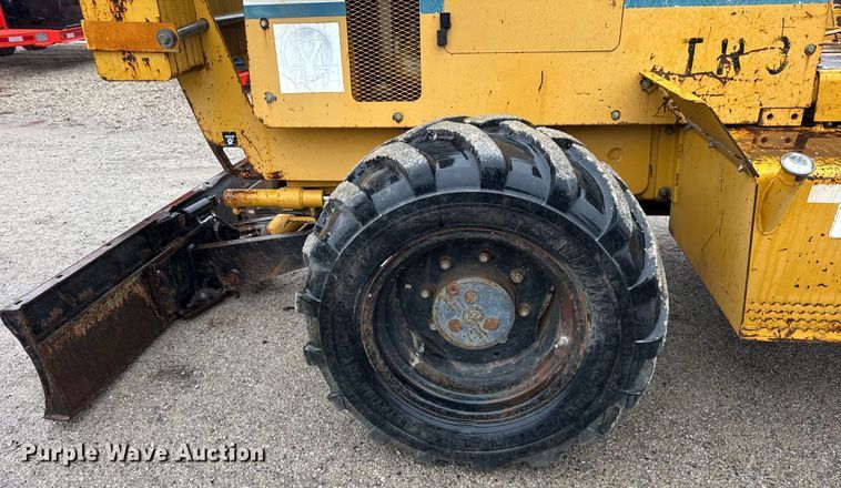 image for item DH9799 2001 Vermeer V120 trencher