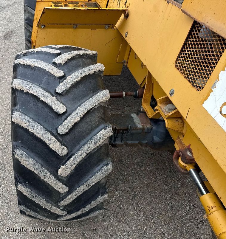 image for item DH9799 2001 Vermeer V120 trencher