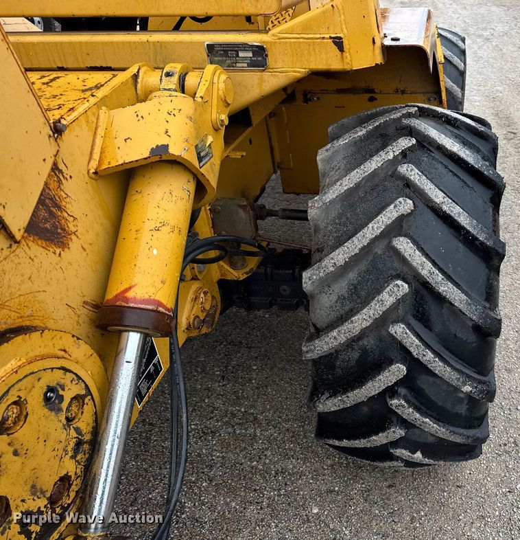 image for item DH9799 2001 Vermeer V120 trencher