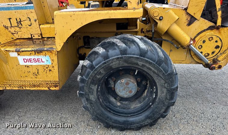 image for item DH9799 2001 Vermeer V120 trencher