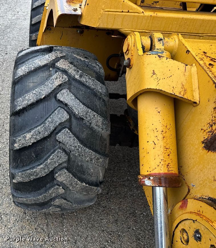 image for item DH9799 2001 Vermeer V120 trencher