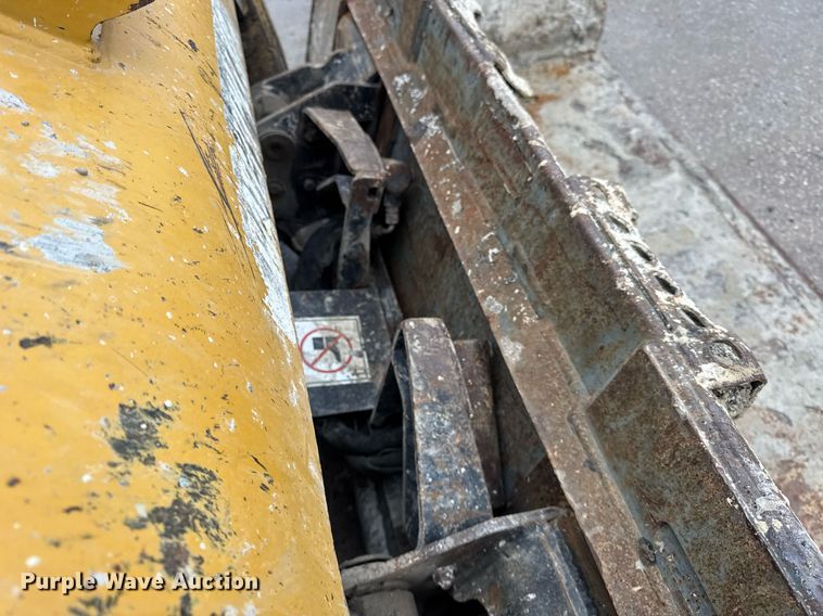 image for item DH9806 2013 Caterpillar 262C2 skid steer loader
