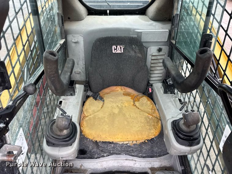 image for item DH9806 2013 Caterpillar 262C2 skid steer loader