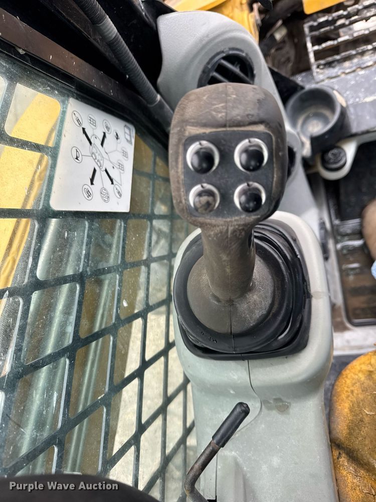 image for item DH9806 2013 Caterpillar 262C2 skid steer loader