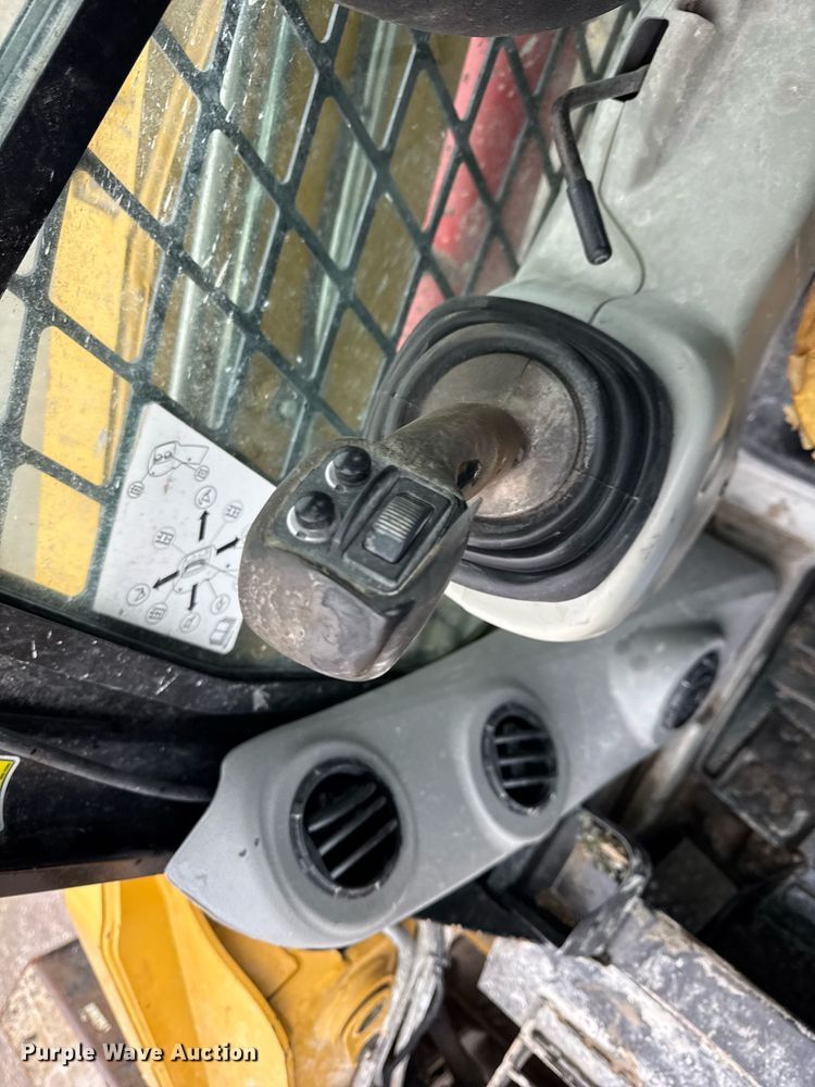 image for item DH9806 2013 Caterpillar 262C2 skid steer loader