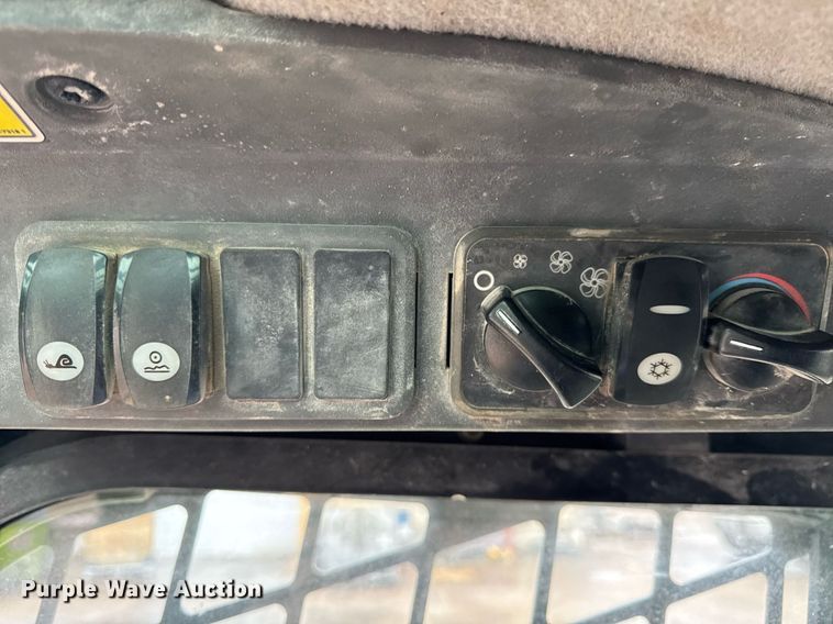 image for item DH9806 2013 Caterpillar 262C2 skid steer loader